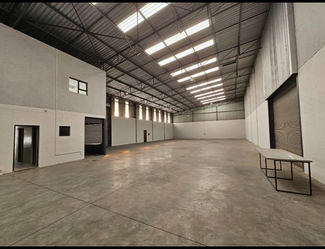 650M² WAREHOUSE TO LET IN WYCHWOOD